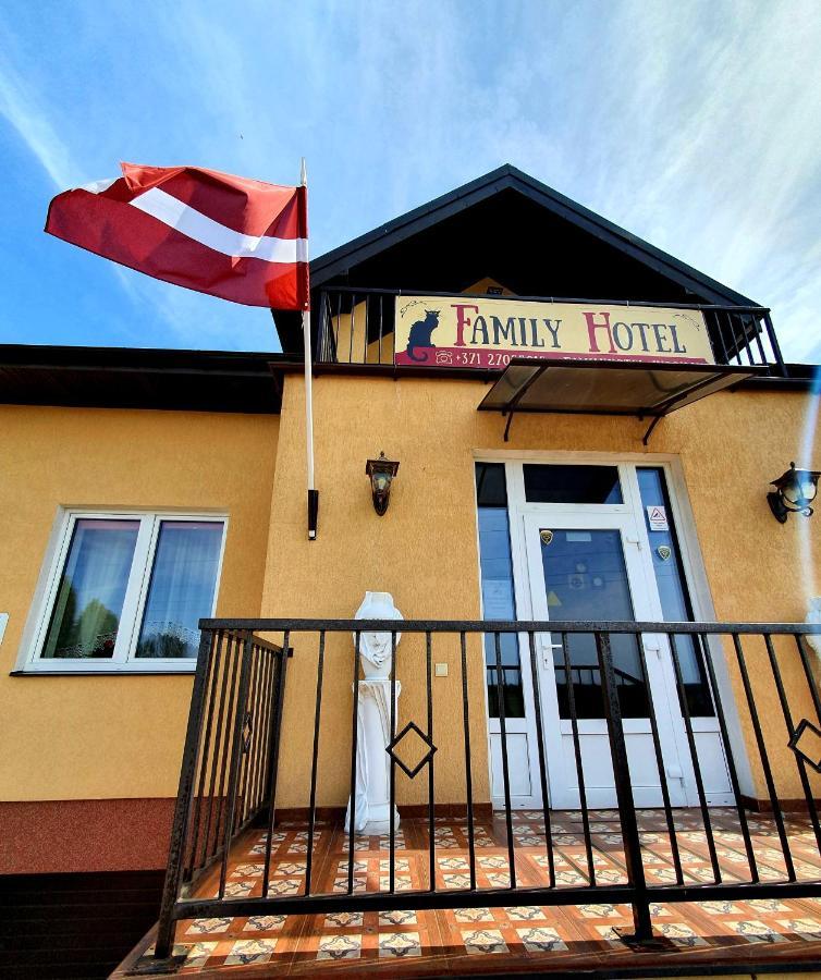 Family Hotel ダウガフピルス エクステリア 写真
